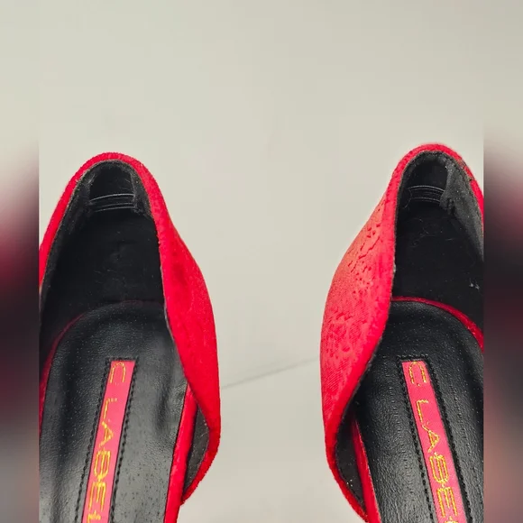 Coquette red velvet heels with gray faux fur - Picture 10 of 11